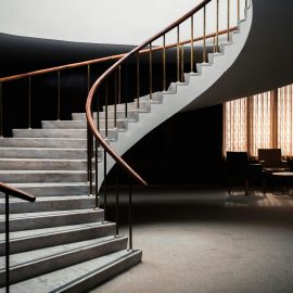 Découvrez l'élégance suprême de l'escalier balancé en fer !