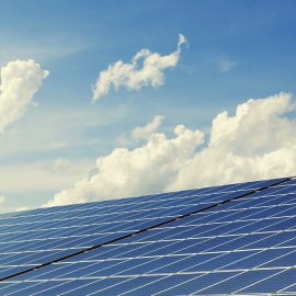 Comment contacter un fabricant d'onduleur solaire pour une solution domotique pilotée par l'IA ?