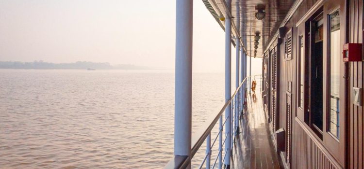 Voguez sur les eaux de la mer Rouge lors d’une croisière entre Jordanie et Égypte Voguez sur les eaux de la mer Rouge lors d'une croisière entre Jordanie et Égypte