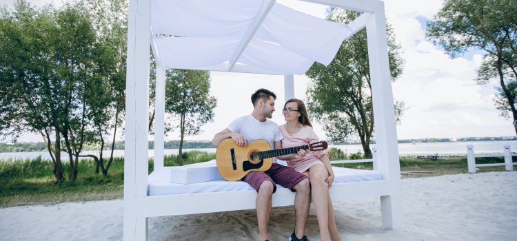 Ombre ou soleil ? La liberté d’une pergola à toile rétractable